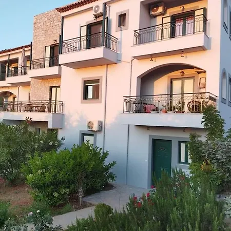 4-anthoula's Cozy, Sunny