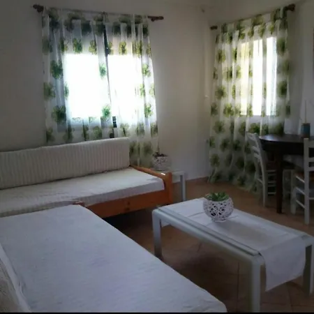 Semesterbostad 4-anthoula's Cozy, Sunny Stoúpa